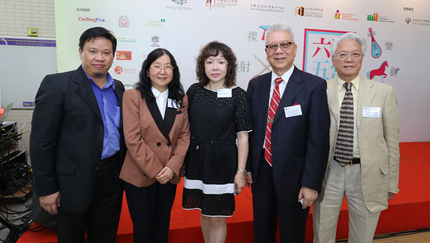 右起: 邝高明主席, 会长袁仕杰博士, 邓碧华女士, 庄婉珍教授与香港庄子文化研究会会长庄伟祥先生合照